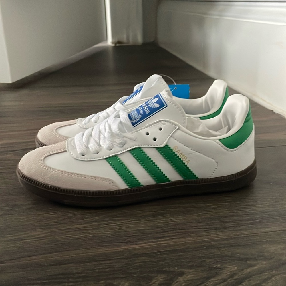 Green and white  SAMBA
